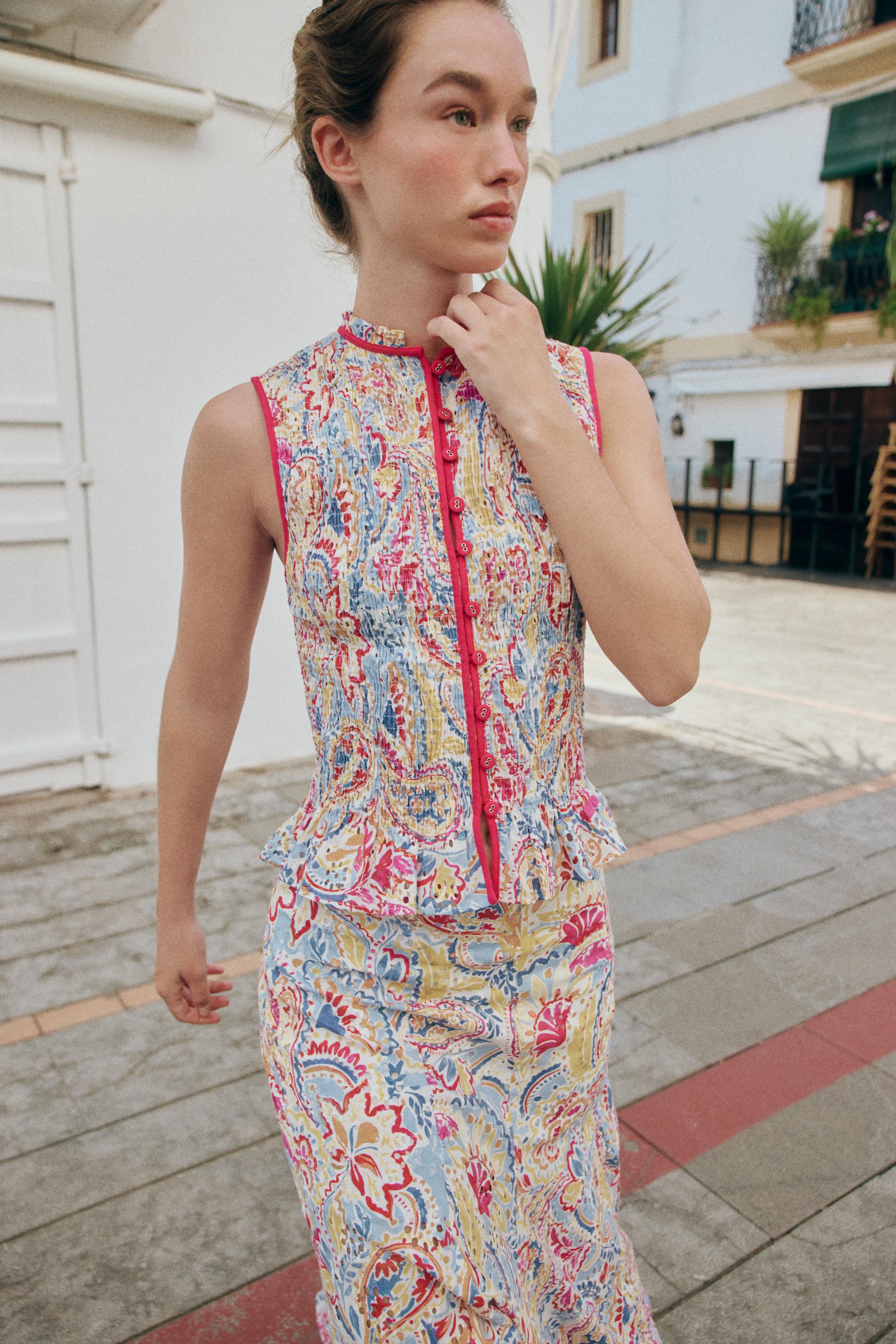 PRINTED EMBROIDERED EYELET TOP
